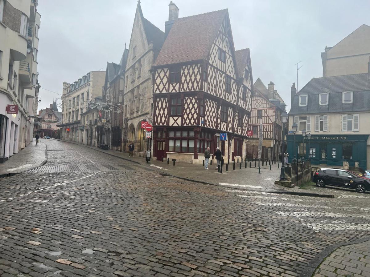 Charmant T2 Plein Centre Ville Et Proche Gare Bourges Exterior photo